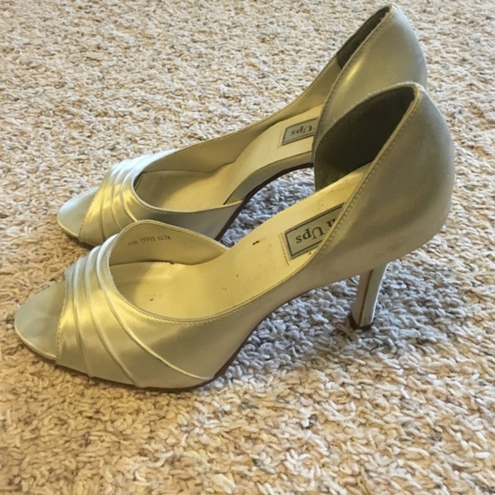 Beautiful Champagne pumps